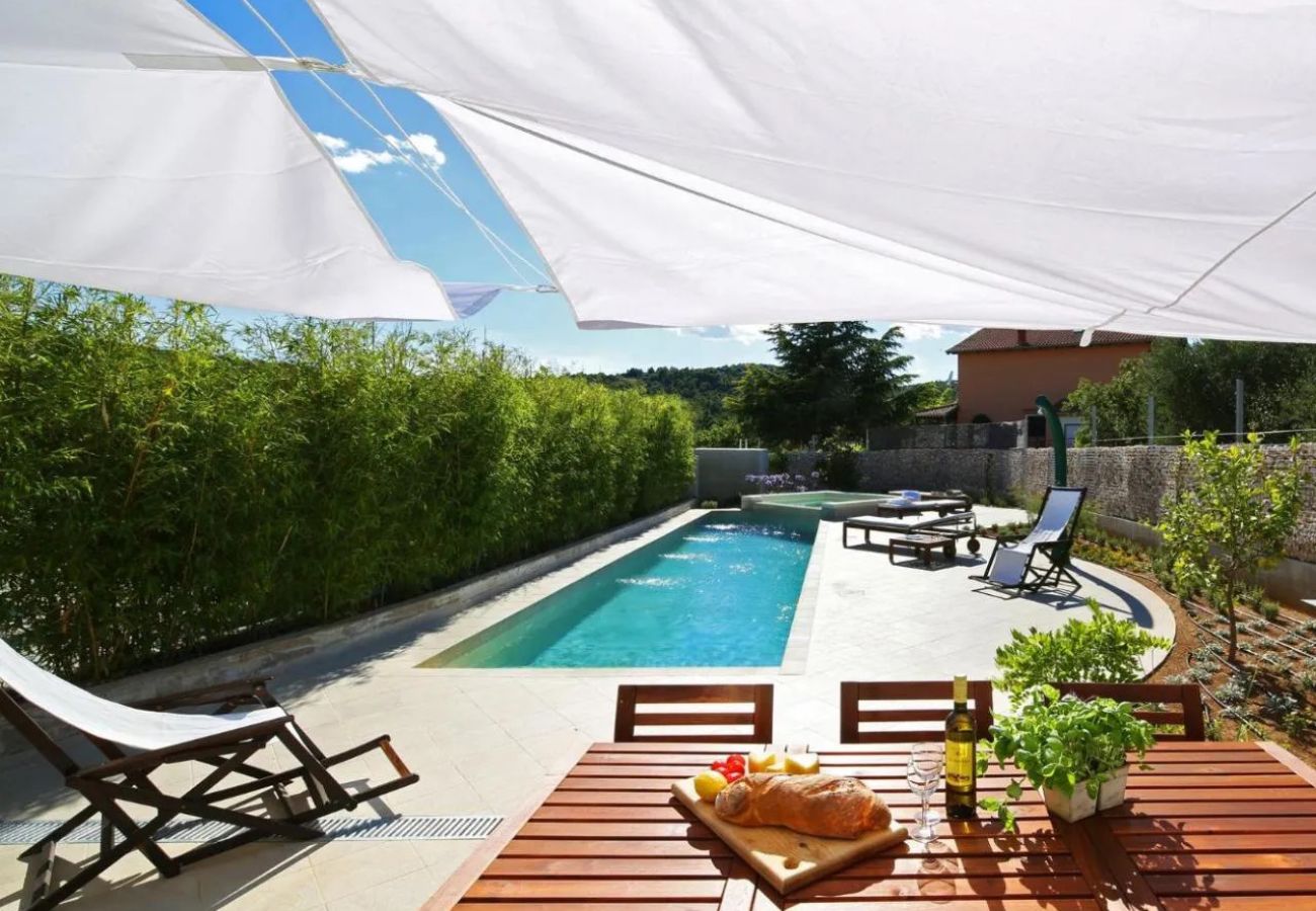 Dom w Bilice - Villa B&B with private pool