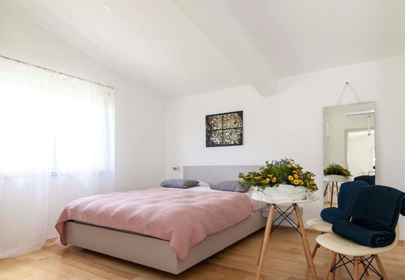 Dom w Bilice - Villa B&B with private pool