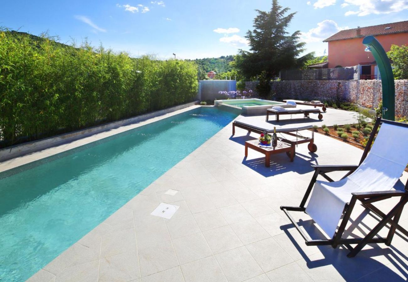 Dom w Bilice - Villa B&B with private pool