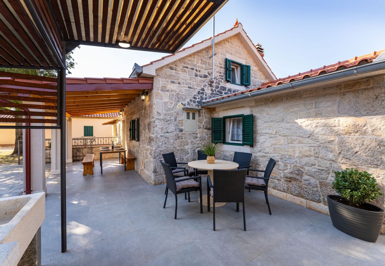 Dom w Radonic - Authentic stone house Dida
