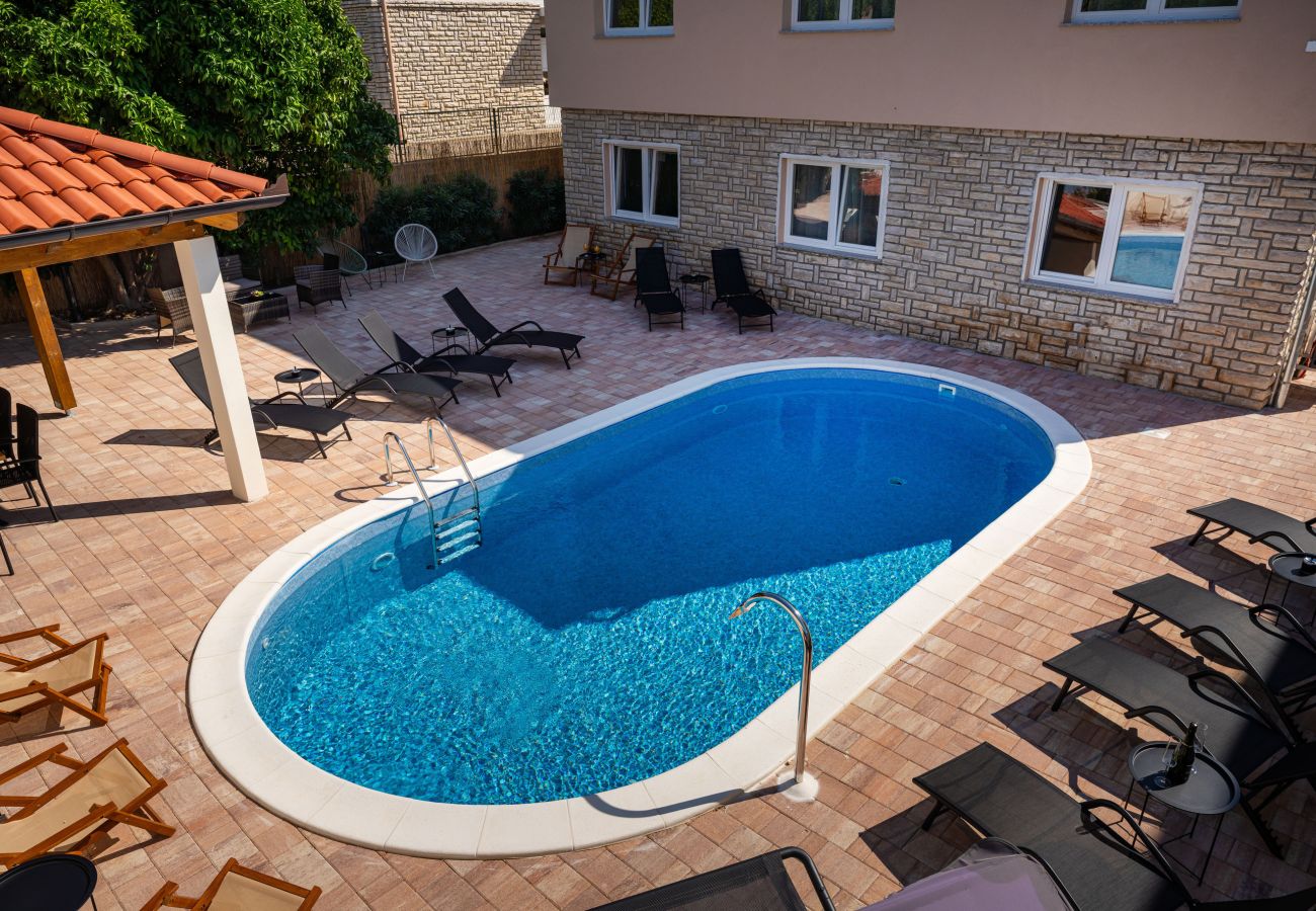 Dom w Sveti Filip i Jakov - Villa Familia
