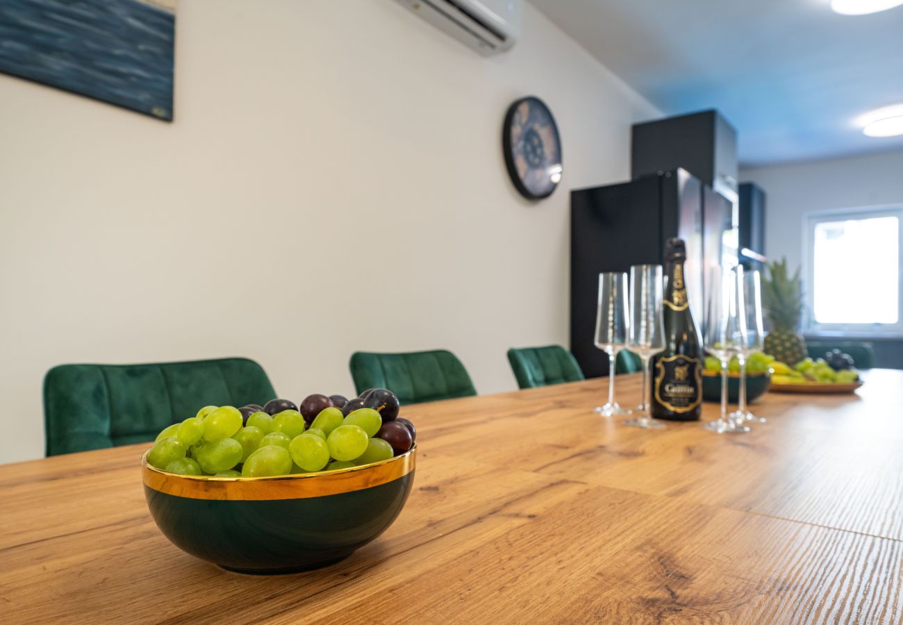 Dom w Sveti Filip i Jakov - Seaside Villa Familia