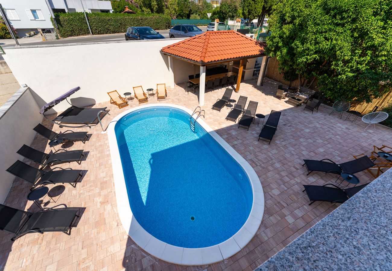 Dom w Sveti Filip i Jakov - Seaside Villa Familia