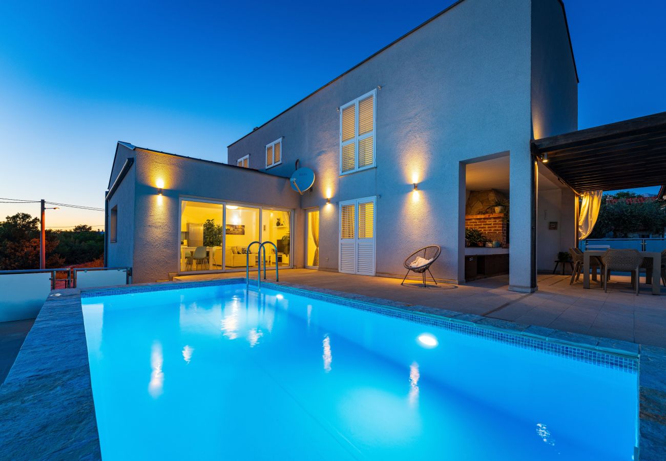 House in Maslenica - Sea view Villa Anpero