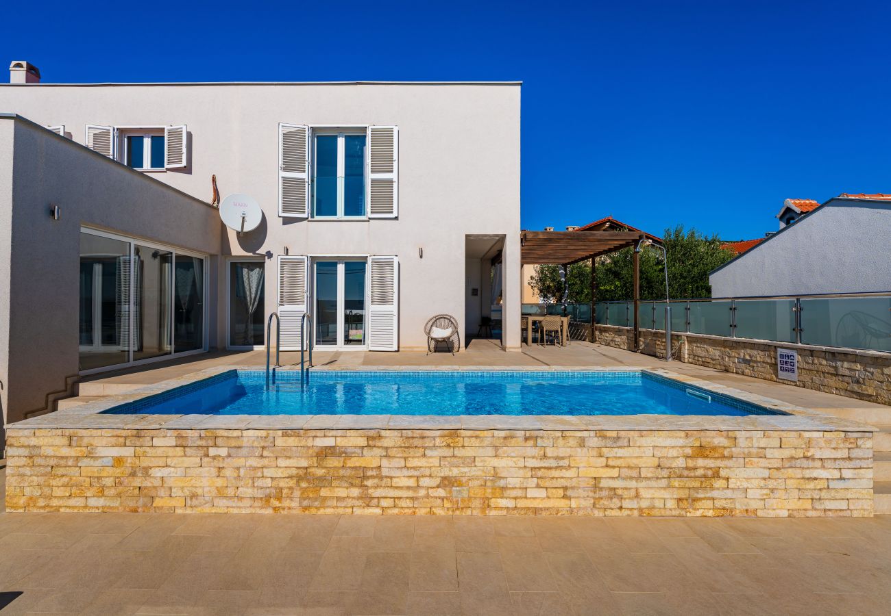 House in Maslenica - Sea view Villa Anpero