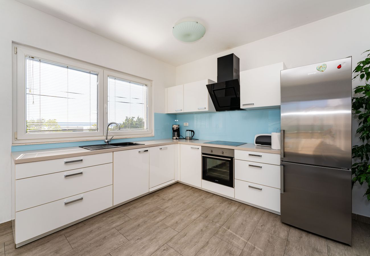 House in Maslenica - Sea view Villa Anpero