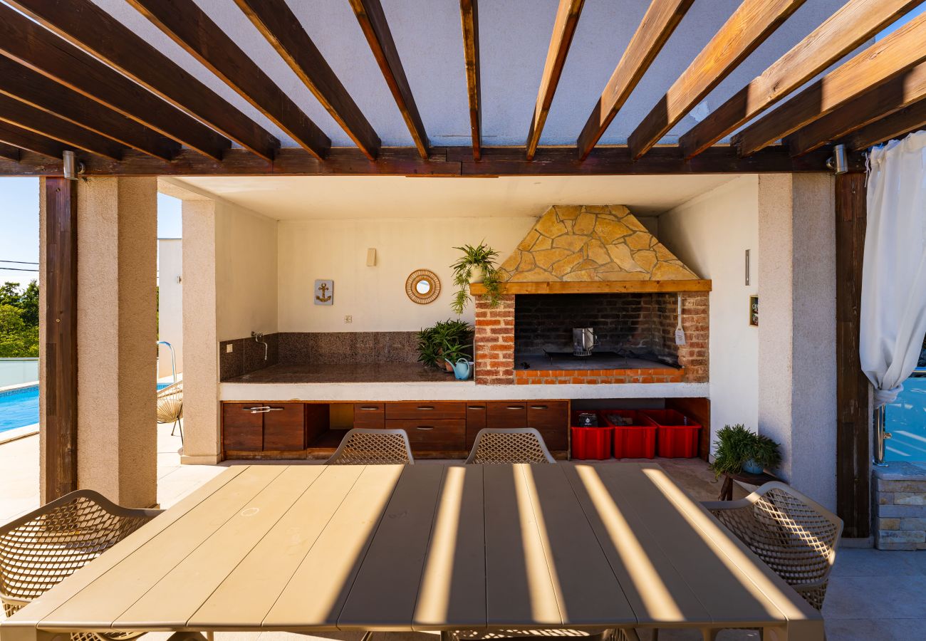 House in Maslenica - Sea view Villa Anpero