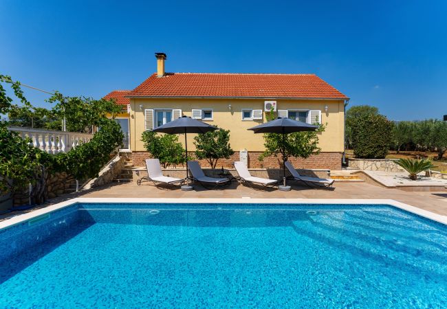 House in Zaton Obrovacki - Villa Sucic with private pool House in Zaton Obrovacki - Villa Sucic with private pool