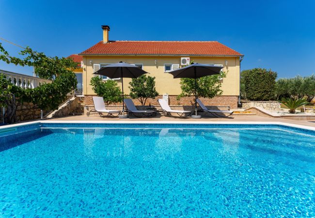 House in Zaton Obrovacki - Villa Sucic with private pool House in Zaton Obrovacki - Villa Sucic with private pool