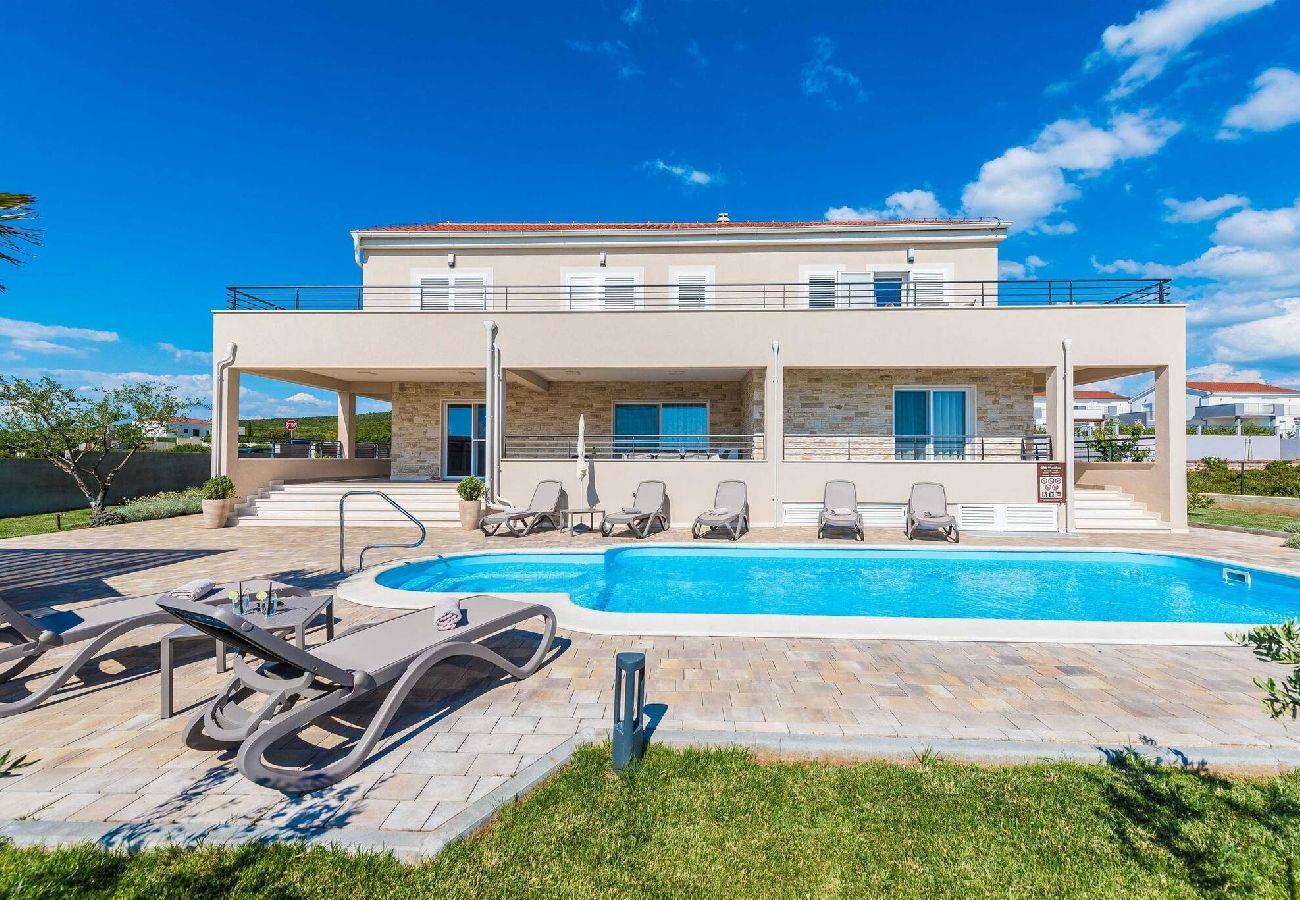 House in Debeljak - Villa Providenca with heated pool