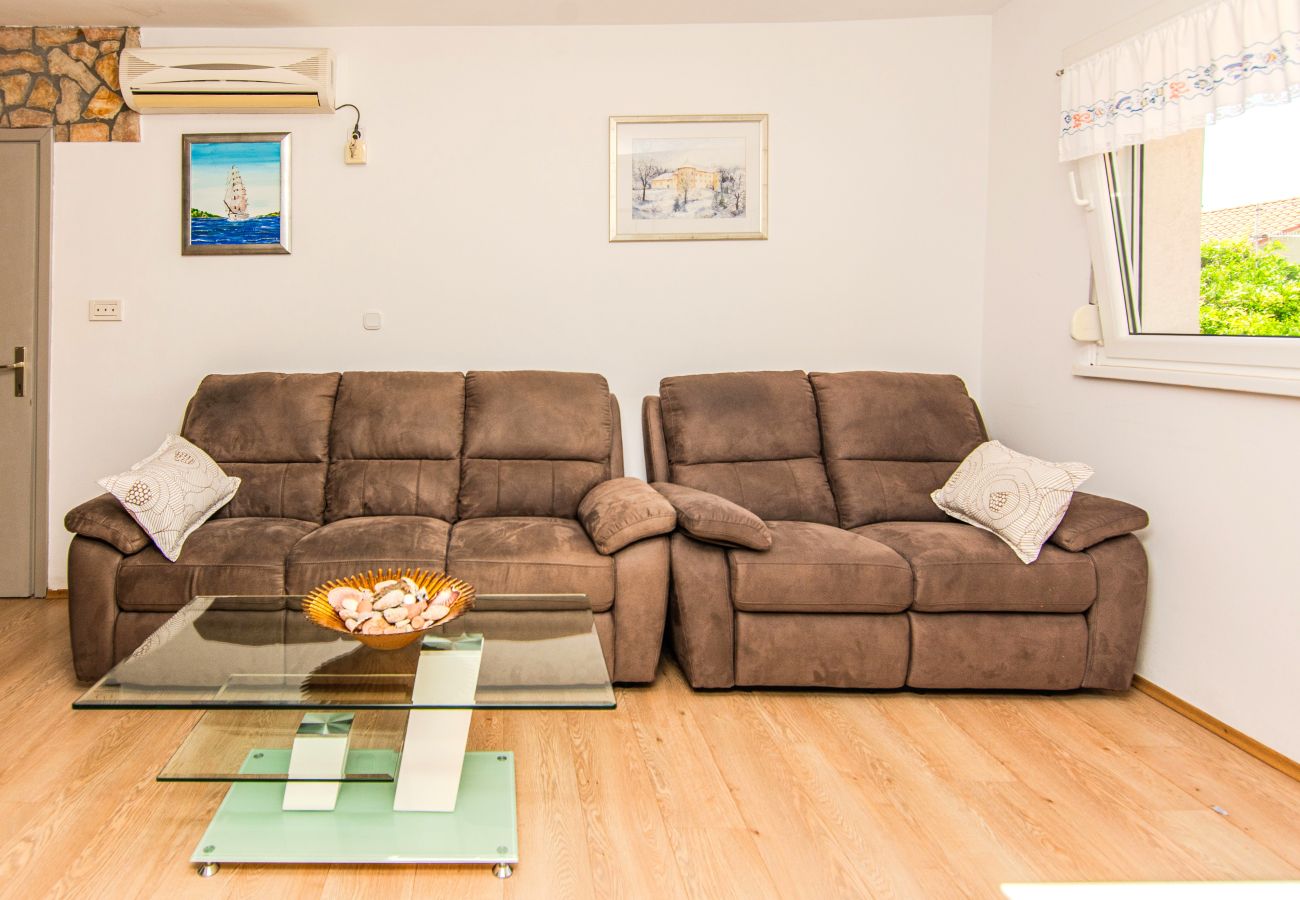 House in Maslenica - Sea view Villa Danica