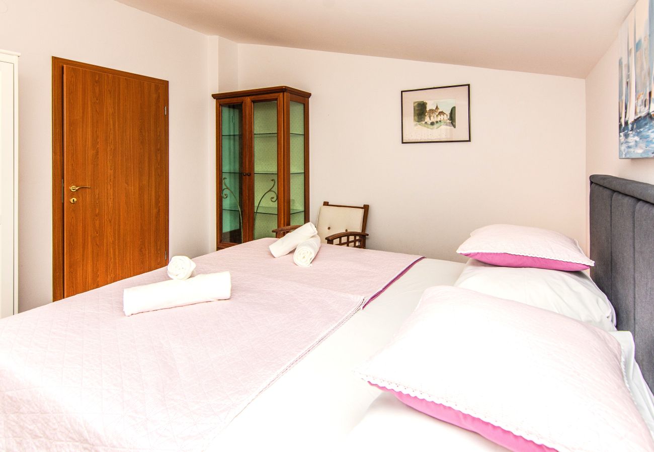 House in Maslenica - Sea view Villa Danica