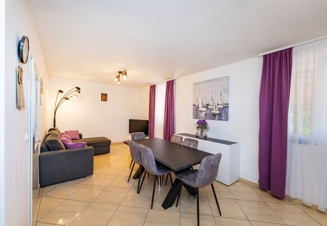 House in Tinj - Holiday home Maria
