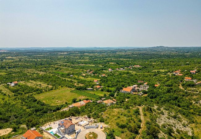 House in Benkovacko Selo - Villa Pezer with heated pool & sauna House in Benkovacko Selo - Villa Pezer with heated pool & sauna