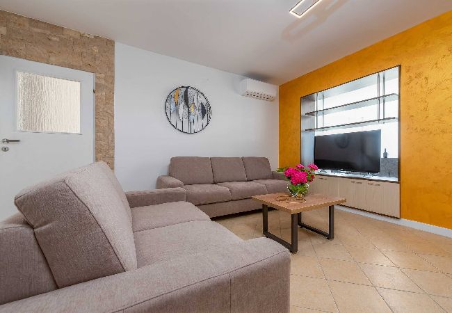 House in Benkovacko Selo - Villa Pezer with heated pool & sauna House in Benkovacko Selo - Villa Pezer with heated pool & sauna