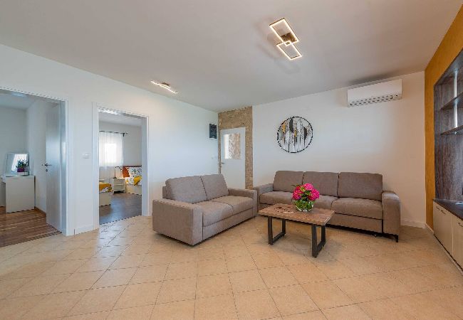 House in Benkovacko Selo - Villa Pezer with heated pool & sauna House in Benkovacko Selo - Villa Pezer with heated pool & sauna