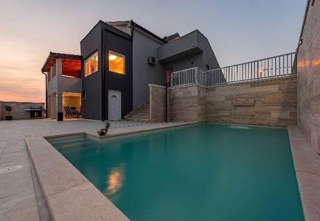 House in Benkovacko Selo - Villa Pezer with heated pool & sauna House in Benkovacko Selo - Villa Pezer with heated pool & sauna