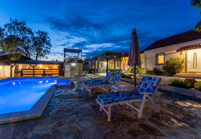 House in Zapužane - Holiday home Burgija House in Zapužane - Holiday home Burgija