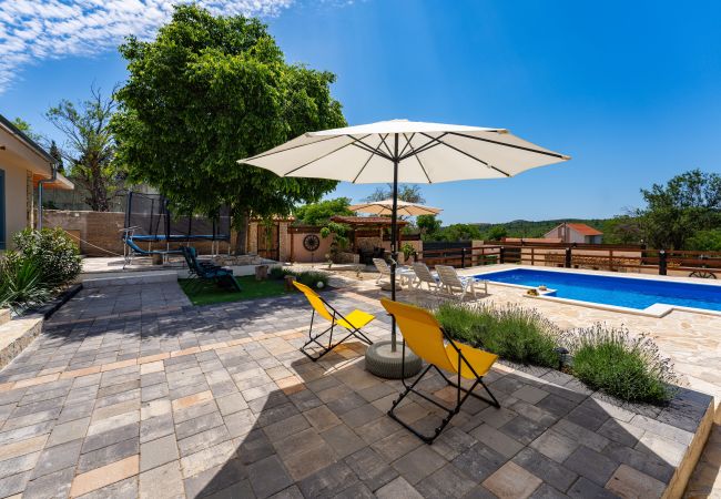 House in Zapužane - Holiday home Burgija House in Zapužane - Holiday home Burgija