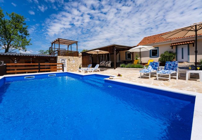 House in Zapužane - Holiday home Burgija House in Zapužane - Holiday home Burgija