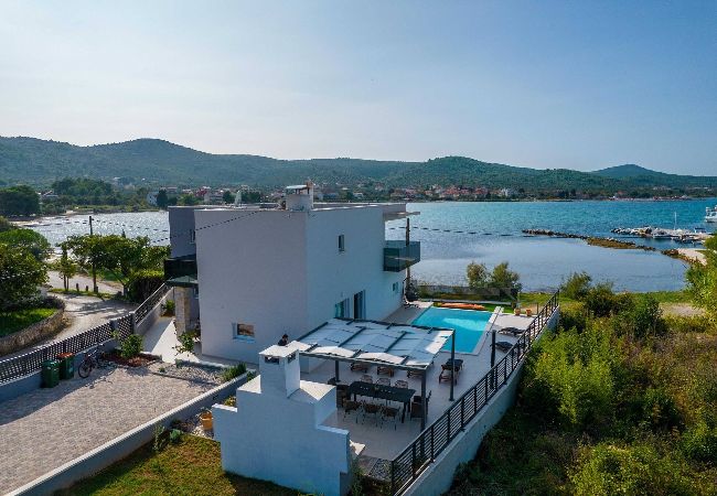 House in Barotul - Sea view Villa Tala House in Barotul - Sea view Villa Tala