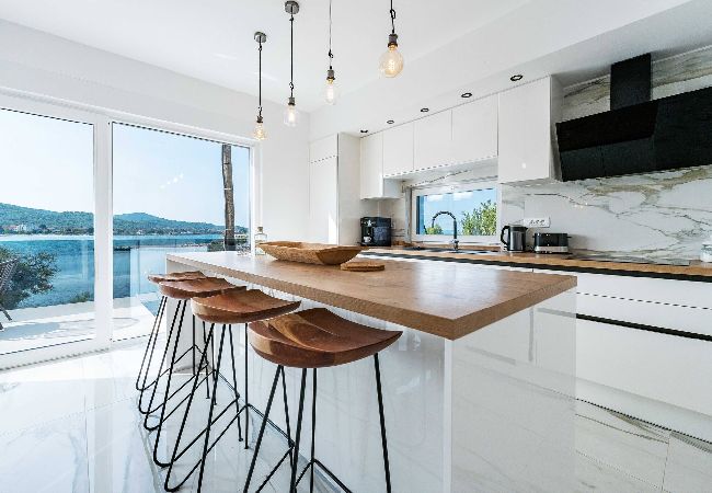 House in Barotul - Sea view Villa Tala House in Barotul - Sea view Villa Tala