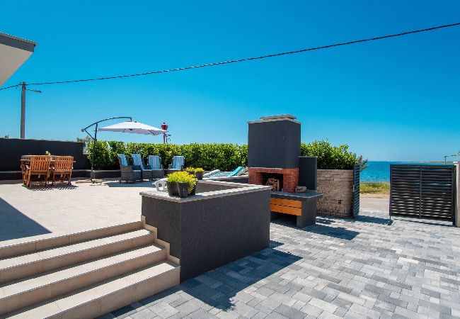 House in Košljun - Beach house Festini House in Košljun - Beach house Festini