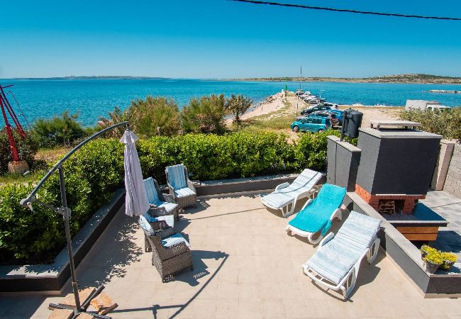 House in Košljun - Beach house Festini House in Košljun - Beach house Festini