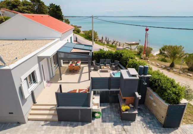 House in Košljun - Beach house Festini House in Košljun - Beach house Festini