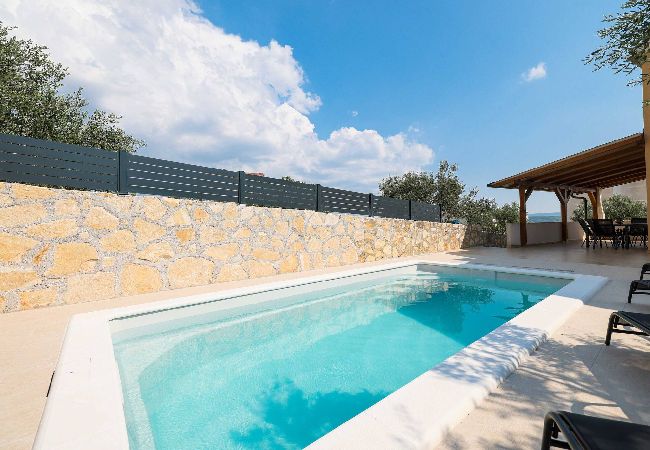 House in Maslenica - Holiday home Nekic House in Maslenica - Holiday home Nekic