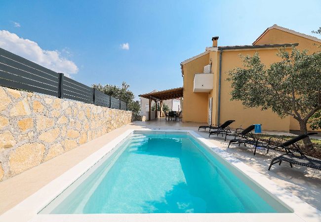 House in Maslenica - Holiday home Nekic House in Maslenica - Holiday home Nekic