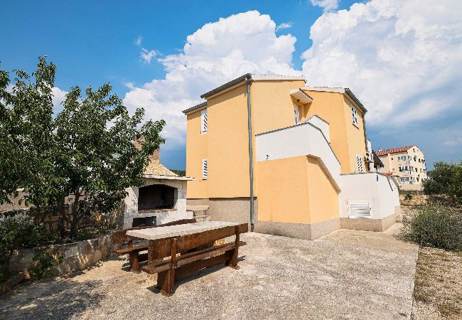 House in Maslenica - Holiday home Nekic House in Maslenica - Holiday home Nekic