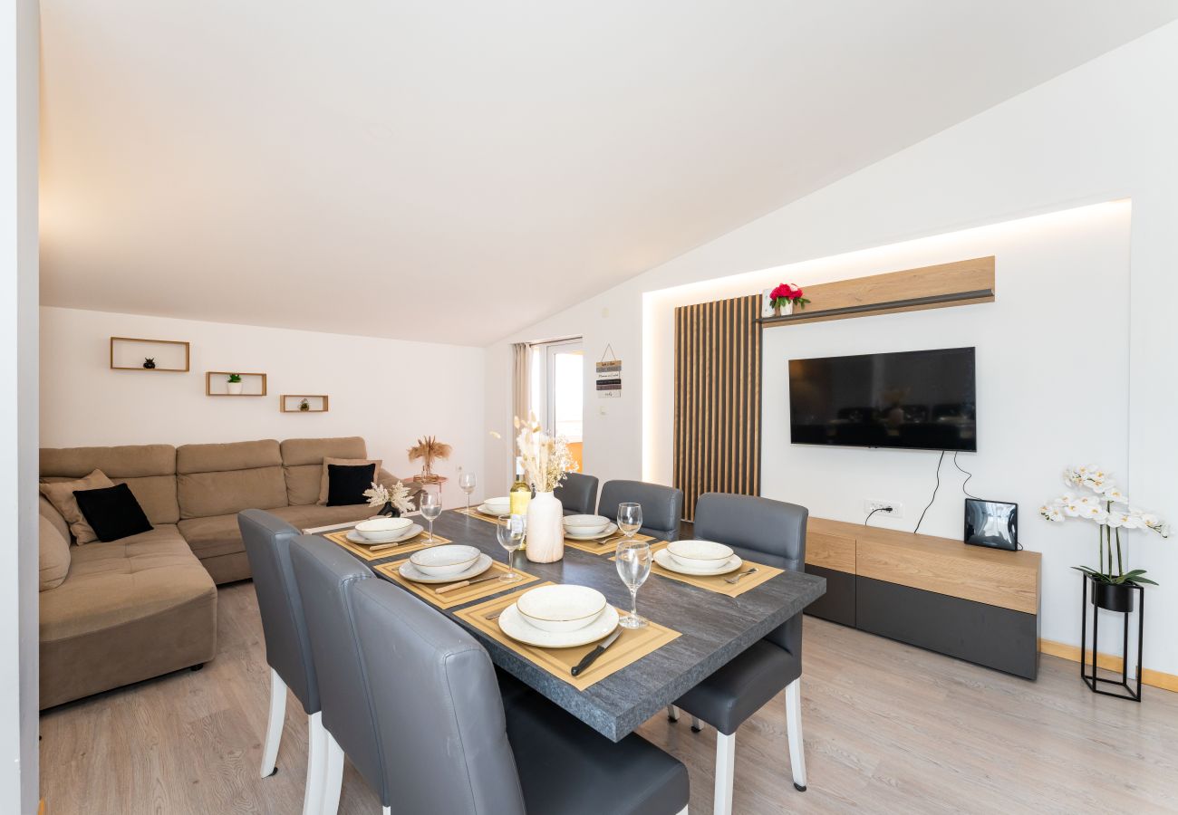 House in Visocane - Apartment Visocane with private pool