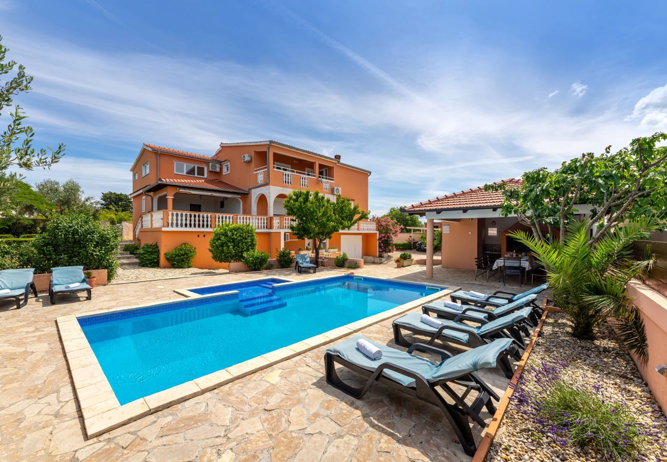 House in Visocane - Apartment Visocane with private pool