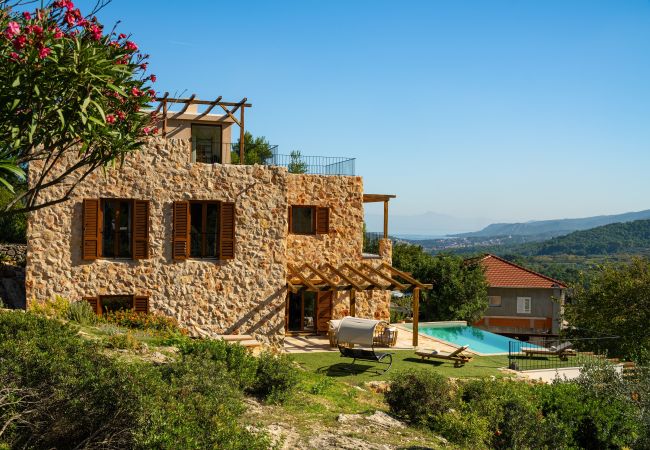 House in Svirce - Authentic Villa Fisola House in Svirce - Authentic Villa Fisola