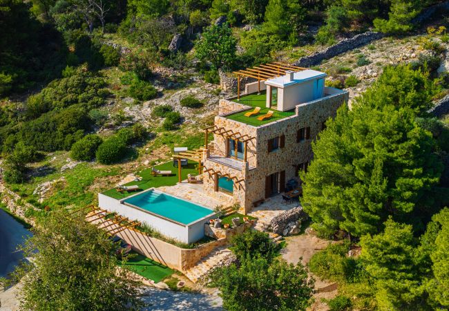 House in Svirce - Authentic Villa Fisola House in Svirce - Authentic Villa Fisola