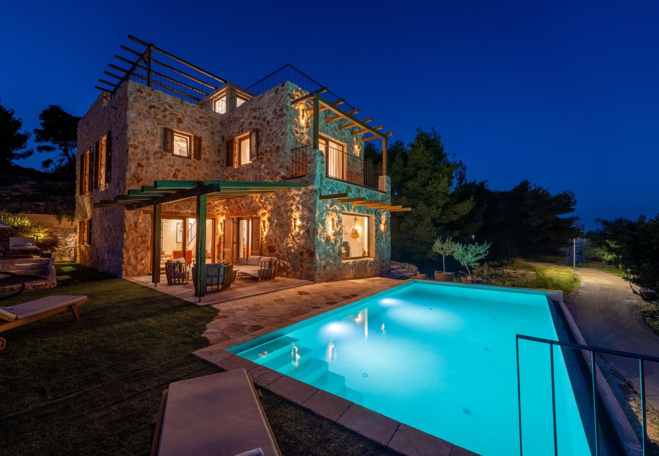 House in Svirce - Authentic Villa Fisola