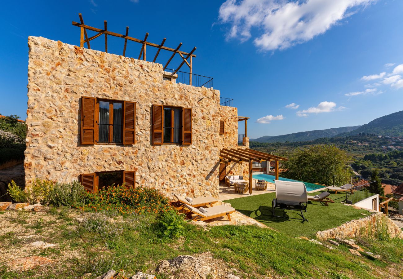 House in Svirce - Authentic Villa Fisola