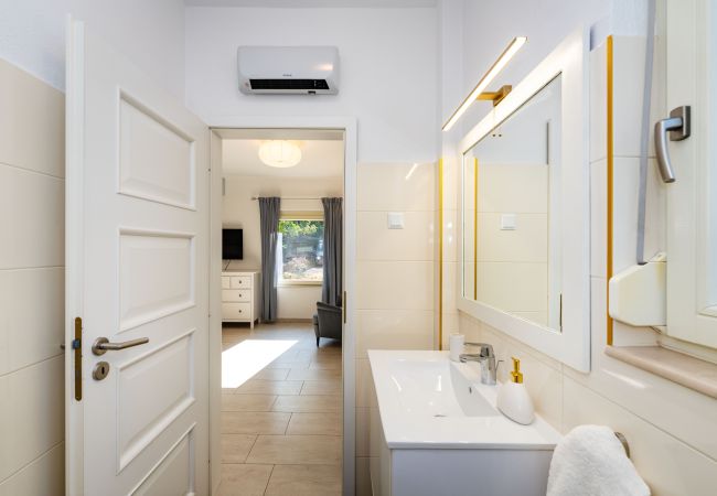 House in Svirce - Sea view Villa Amaria House in Svirce - Sea view Villa Amaria