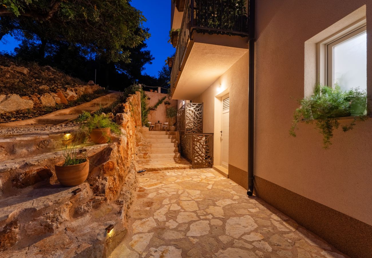 House in Svirce - Sea view Villa Amaria
