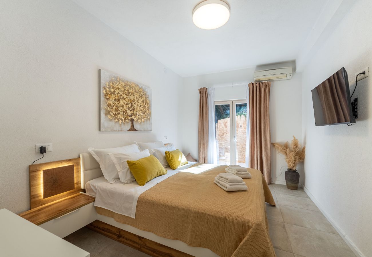 House in Svirce - Sea view Villa Amaria
