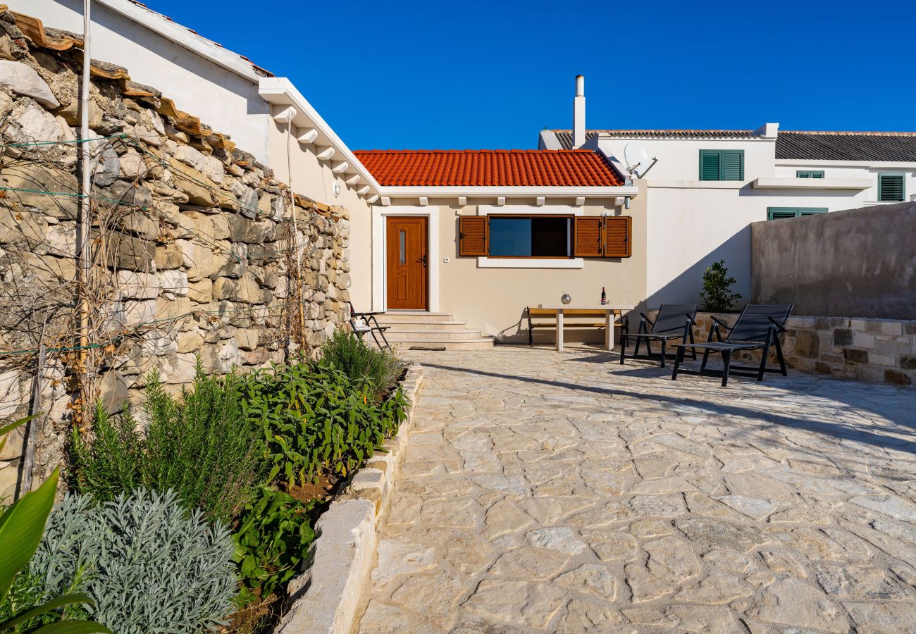 House in Rtina - Holiday home Fortica