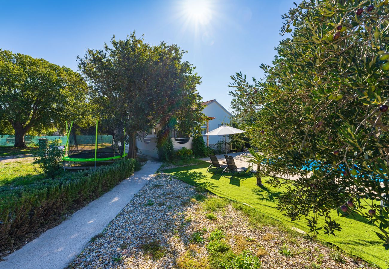 House in Raštevic - Holiday home Emily