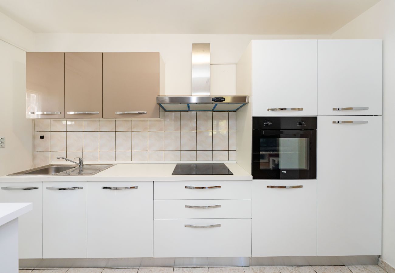 House in Raštevic - Holiday home Emily