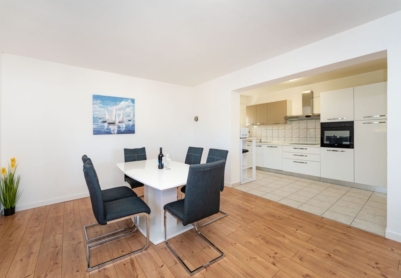 House in Raštevic - Holiday home Emily