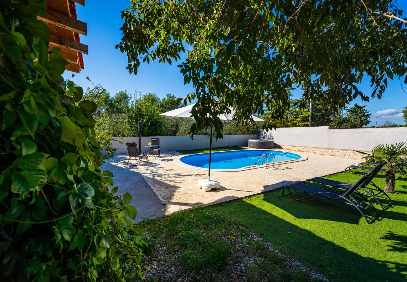 House in Raštevic - Holiday home Emily