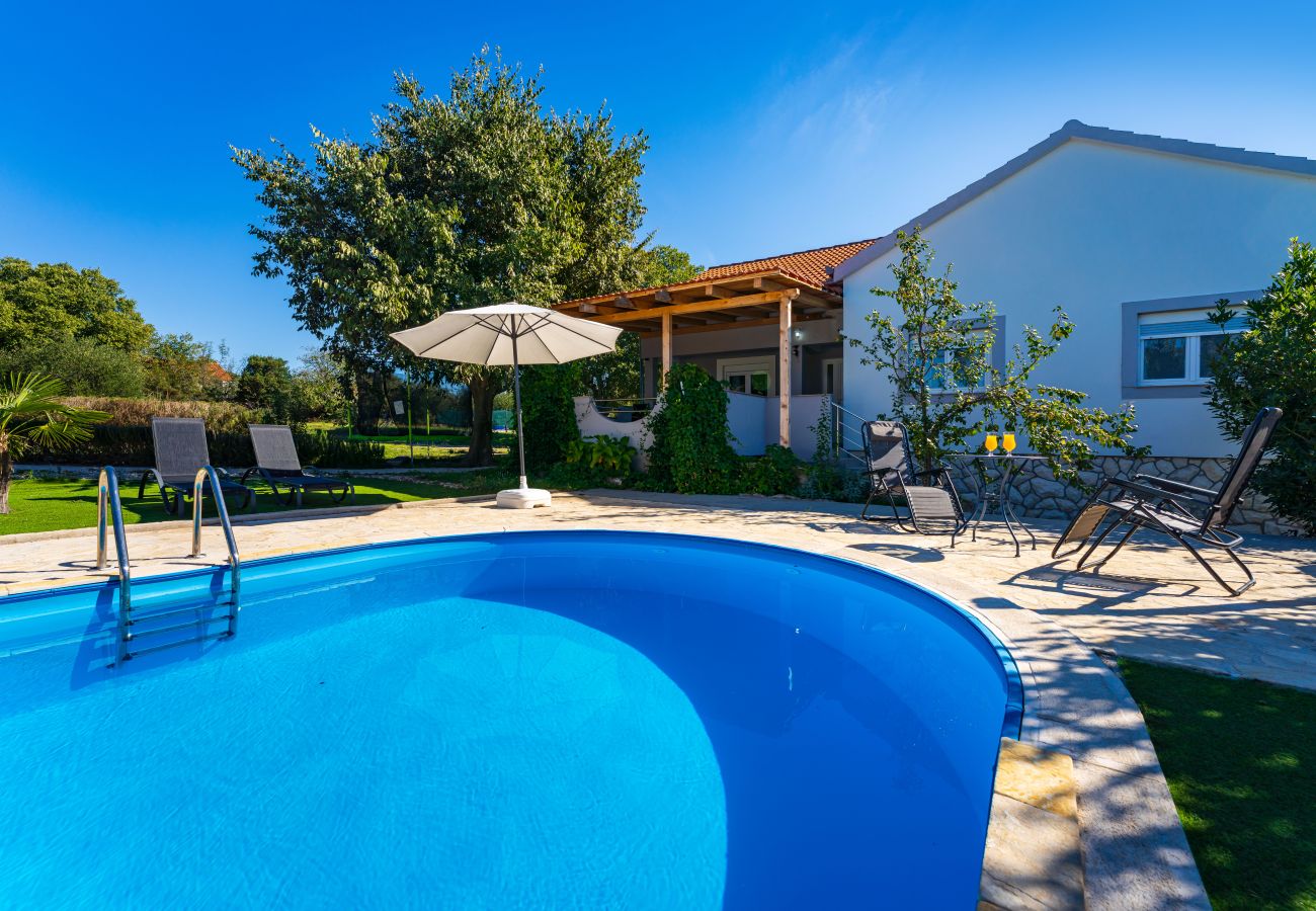 House in Raštevic - Holiday home Emily