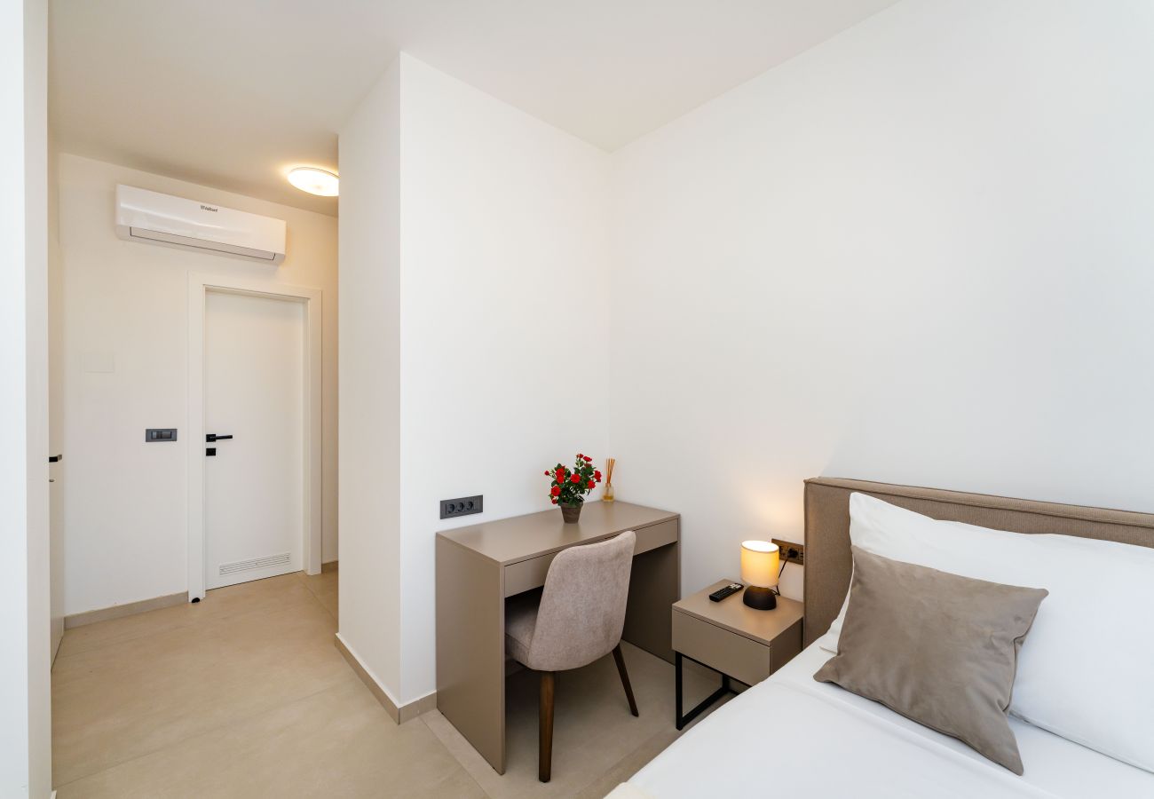 Apartment in Starigrad - Sea view Villa Senti