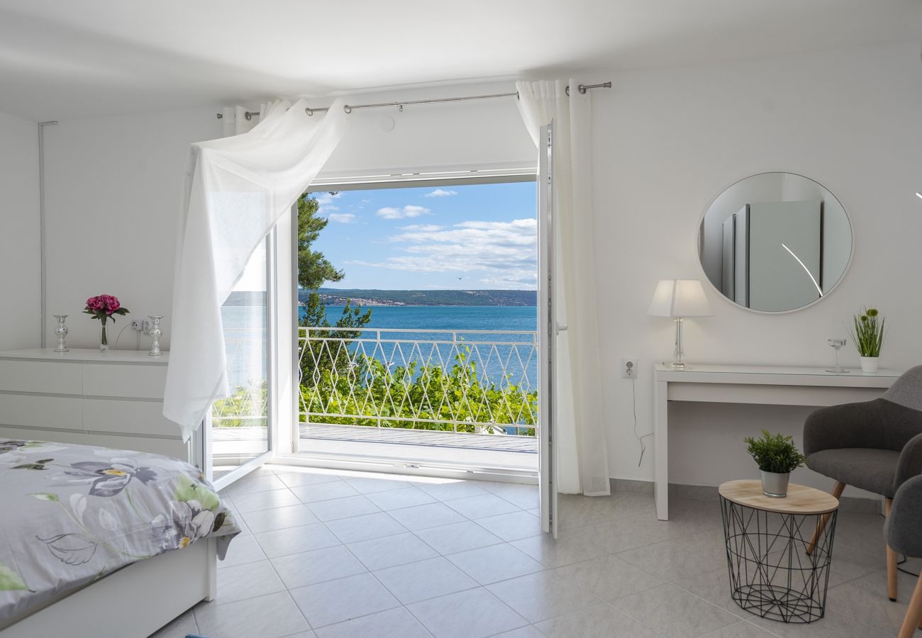 House in Maslenica - Beachfront villa Maslenica