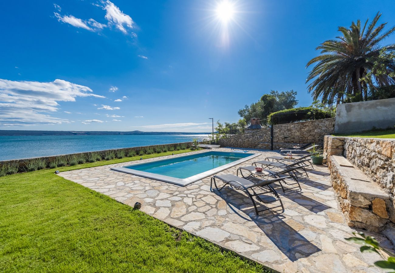 House in Maslenica - Beachfront villa Maslenica